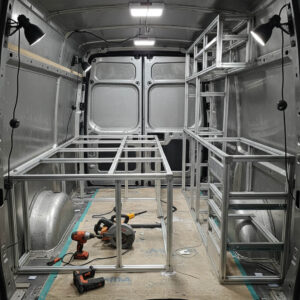 Aluminium-Profile für Wohnmobil-Ausbau - Leichtbau-Konstruktion im Campingbus mit Vierkantprofilen